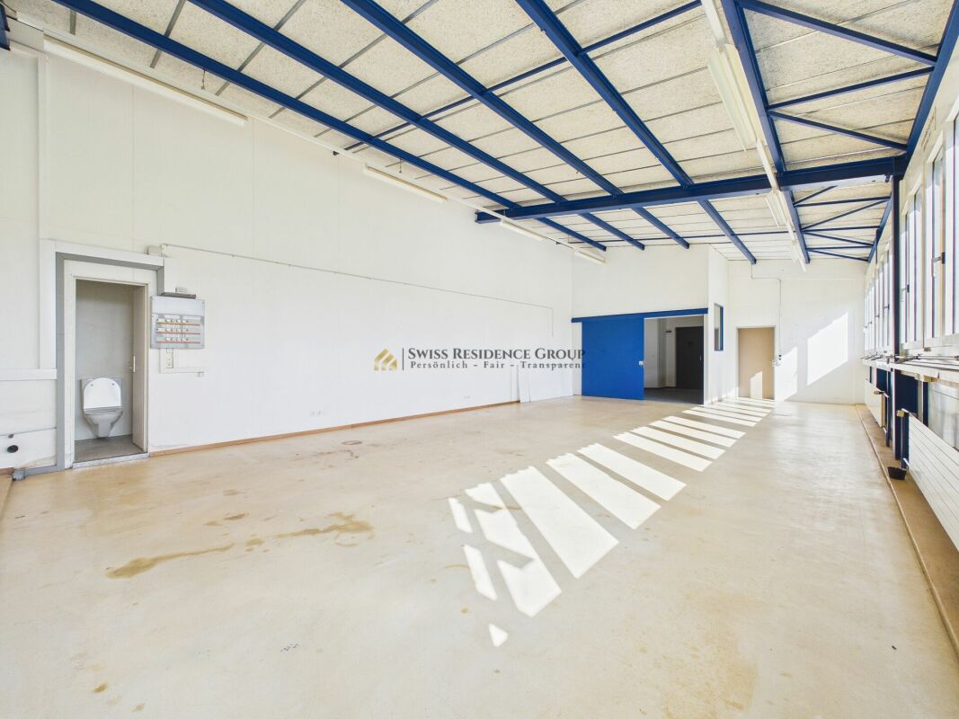 450m² storage room