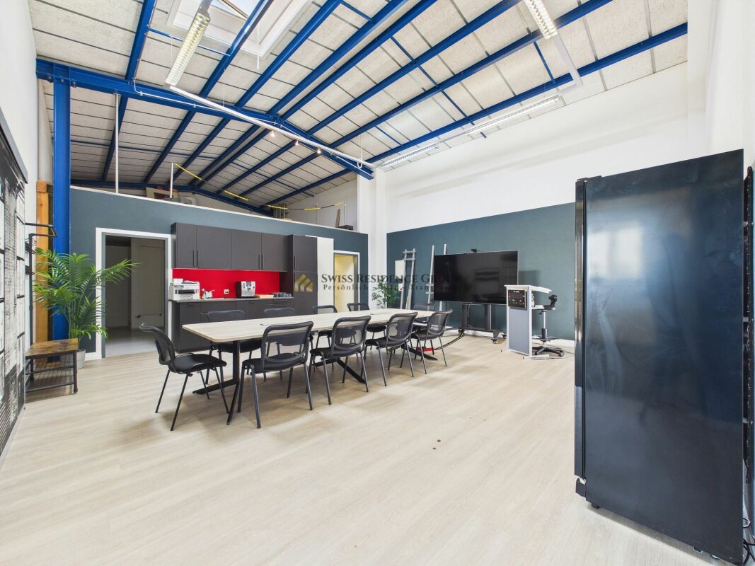 450m² storage room