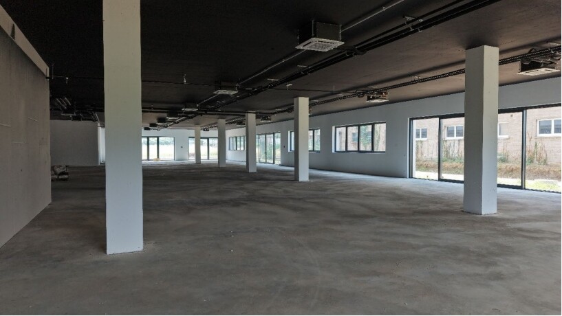 488m² Labor
