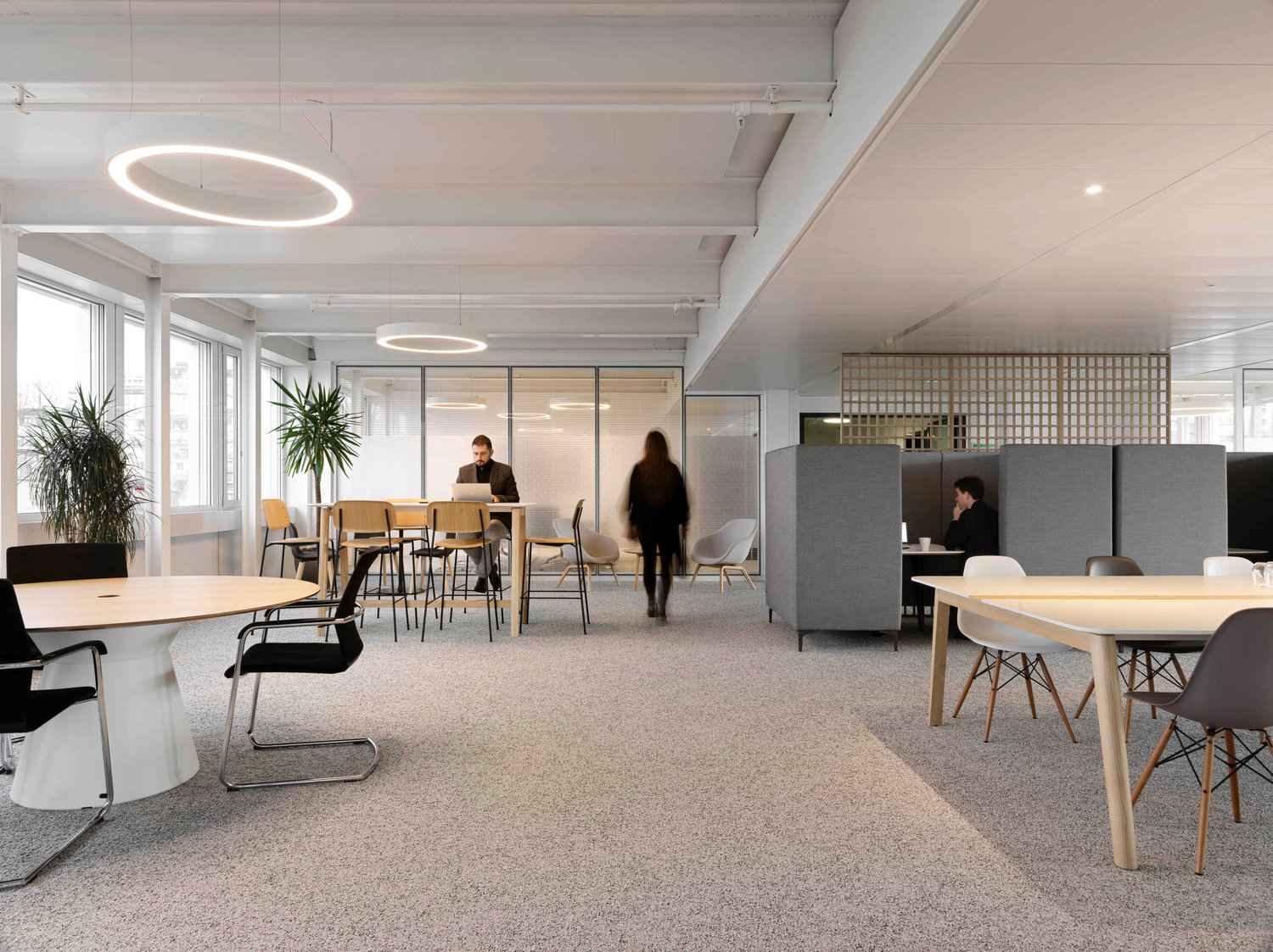 1294m² Büro, Foto 2 von 8