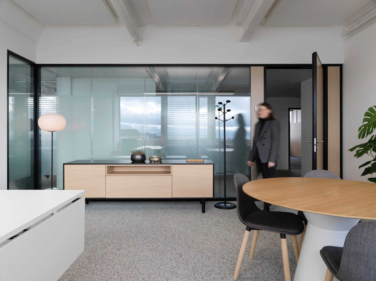 1294m² Büro, Foto 3 von 8