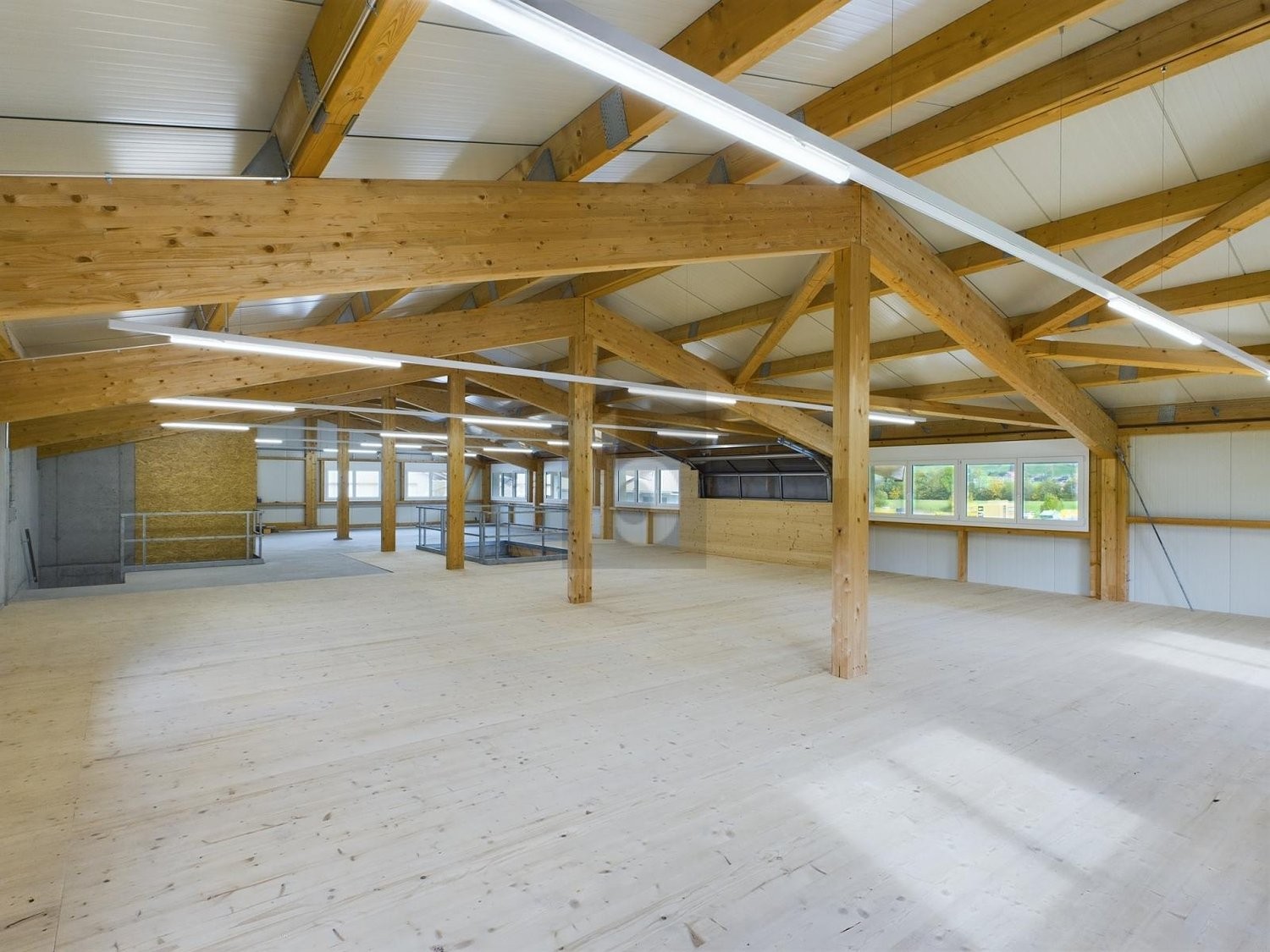 495m² industrial object