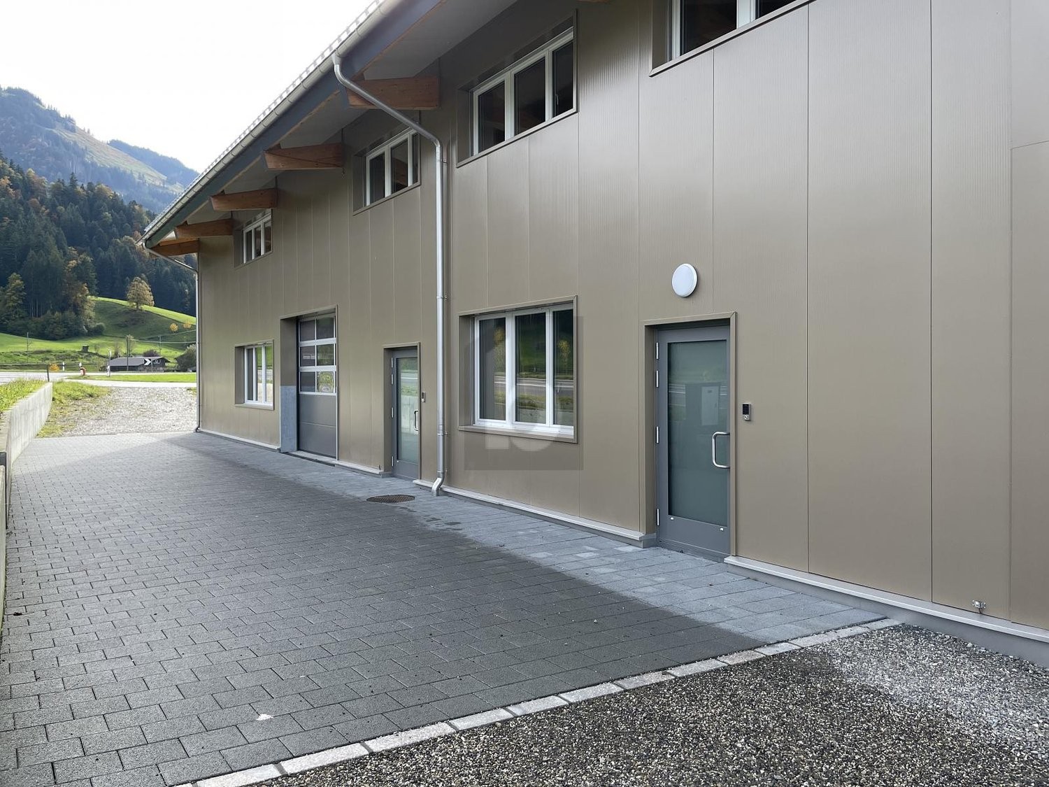 495m² industrial object