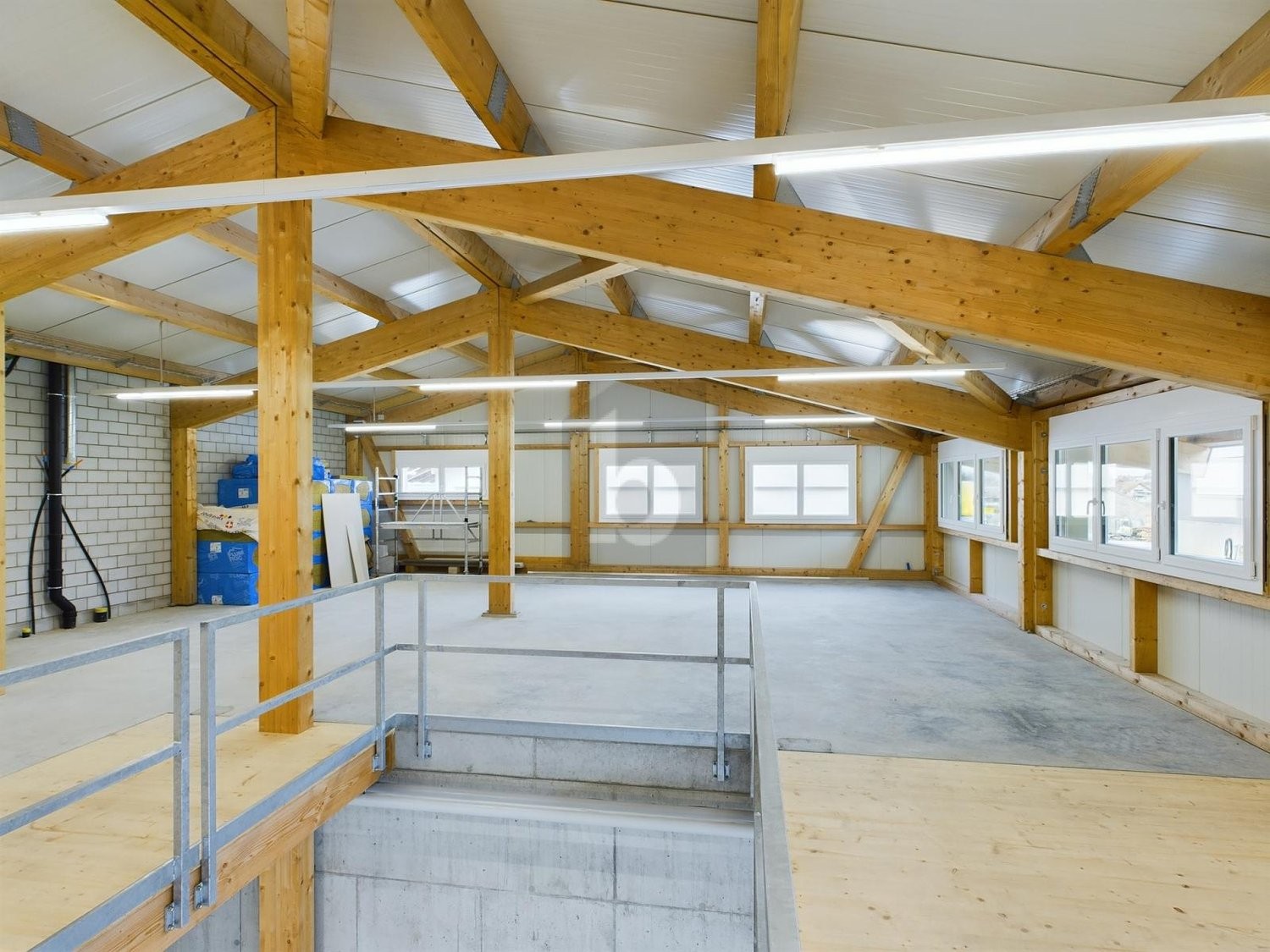 495m² industrial object