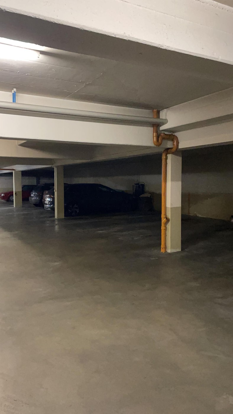Underground slot, Foto 1 von 2
