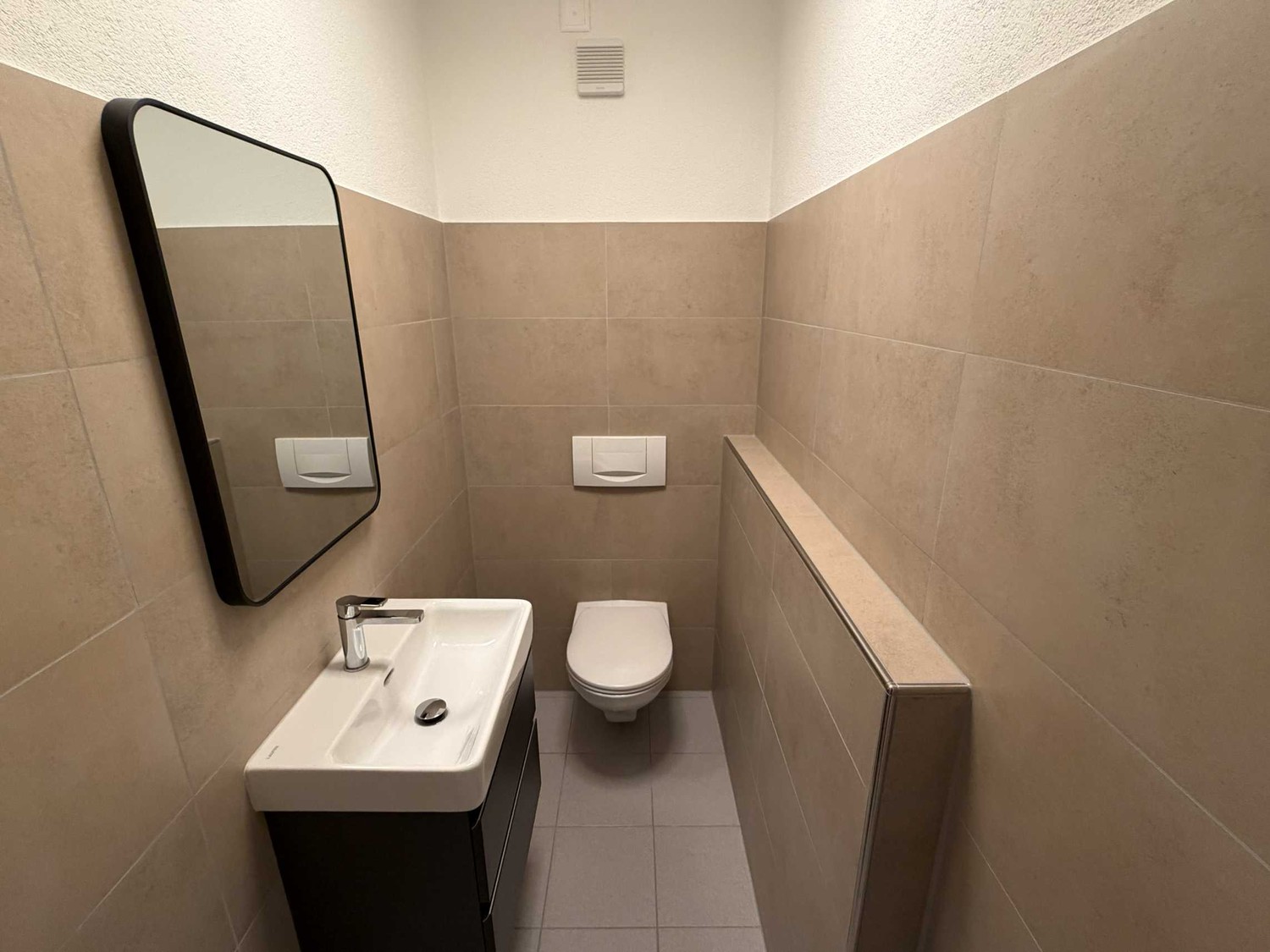 80m² commercial