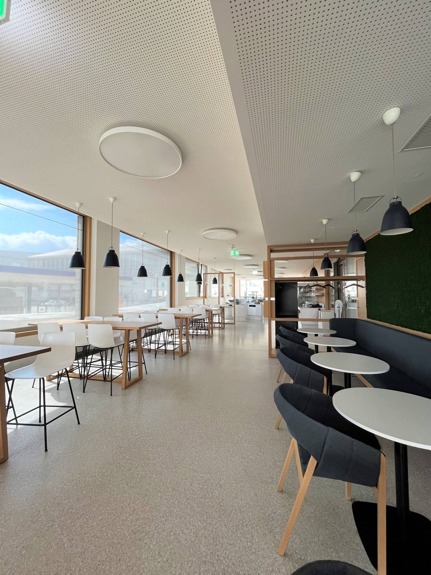 302m² office
