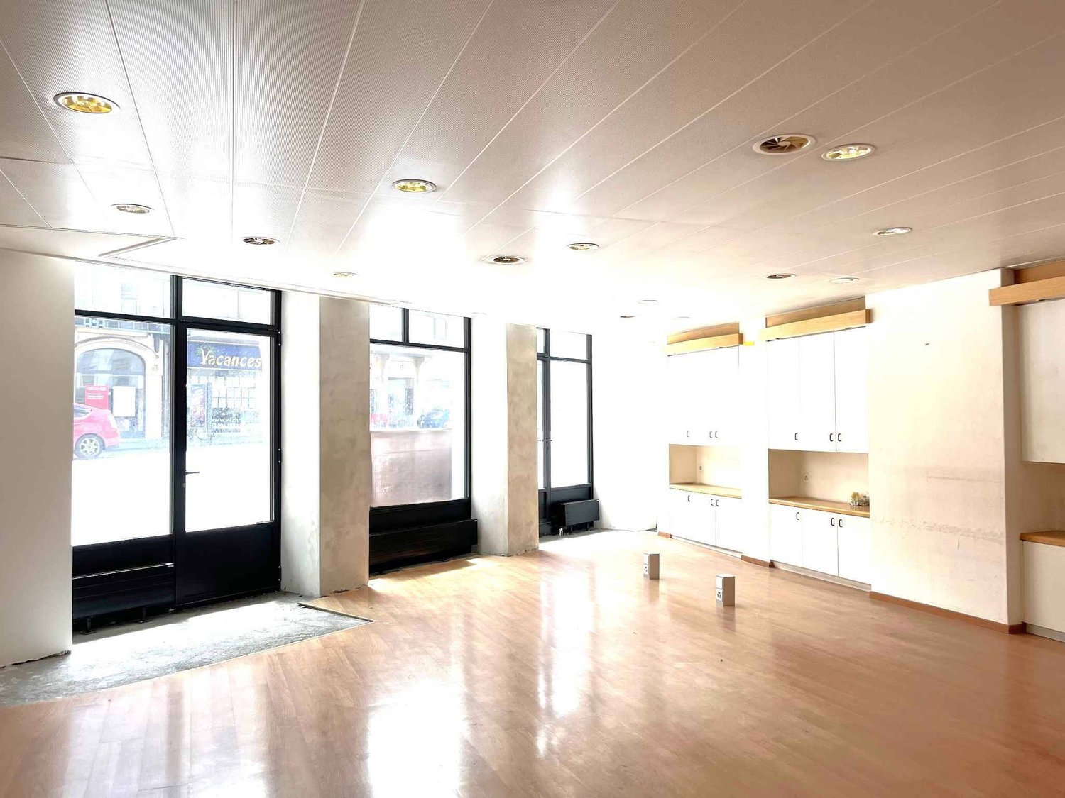 242m² arcade