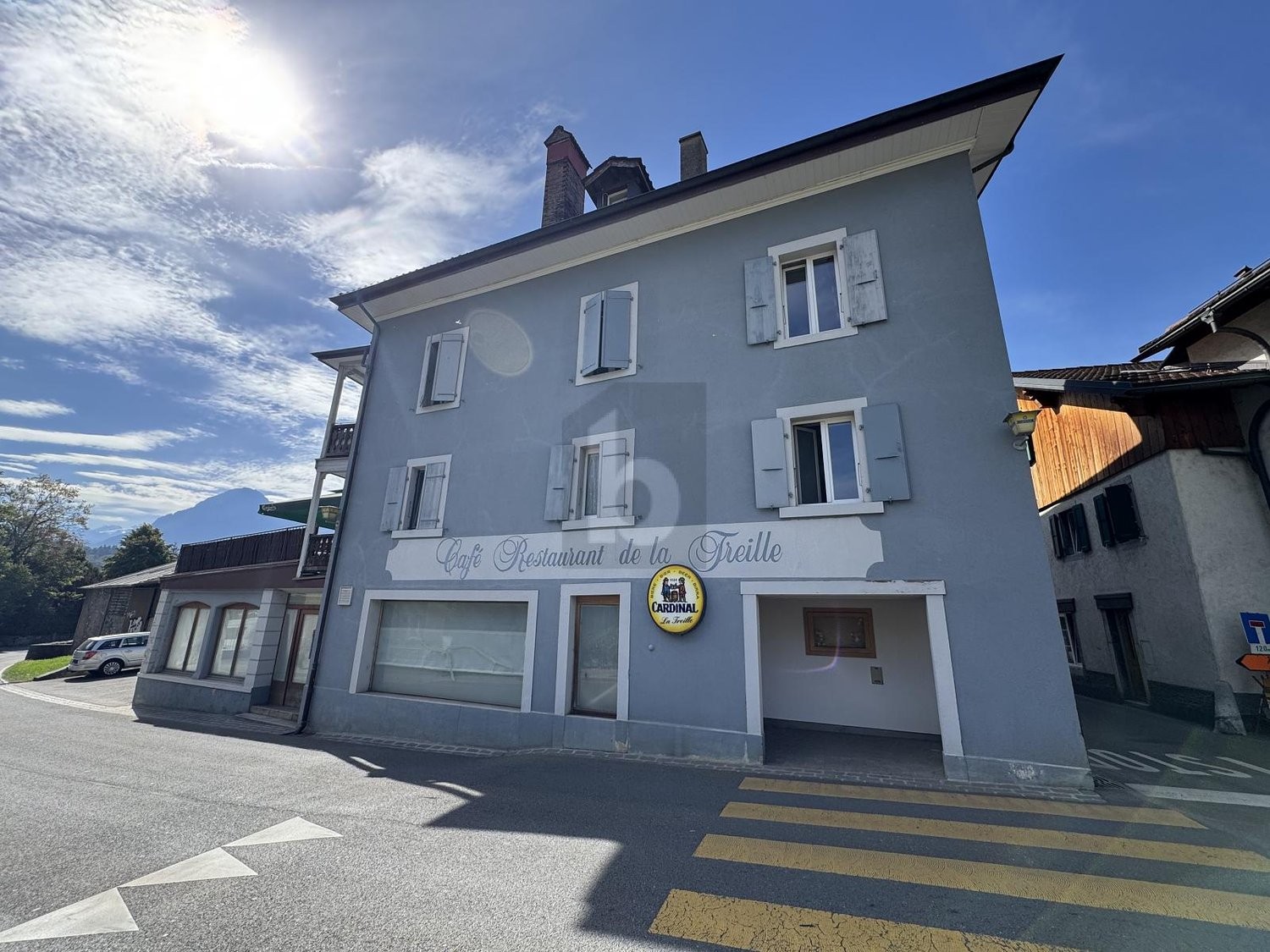 20 rooms multi family house
