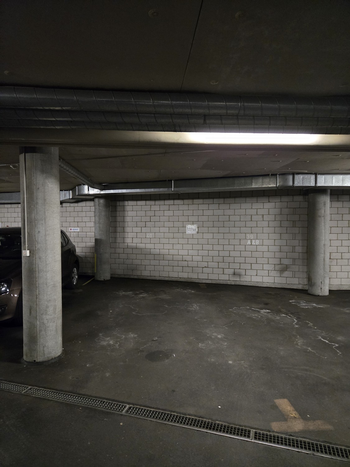 12m² Einstellplatz im Untergeschoss, Foto 2 von 2