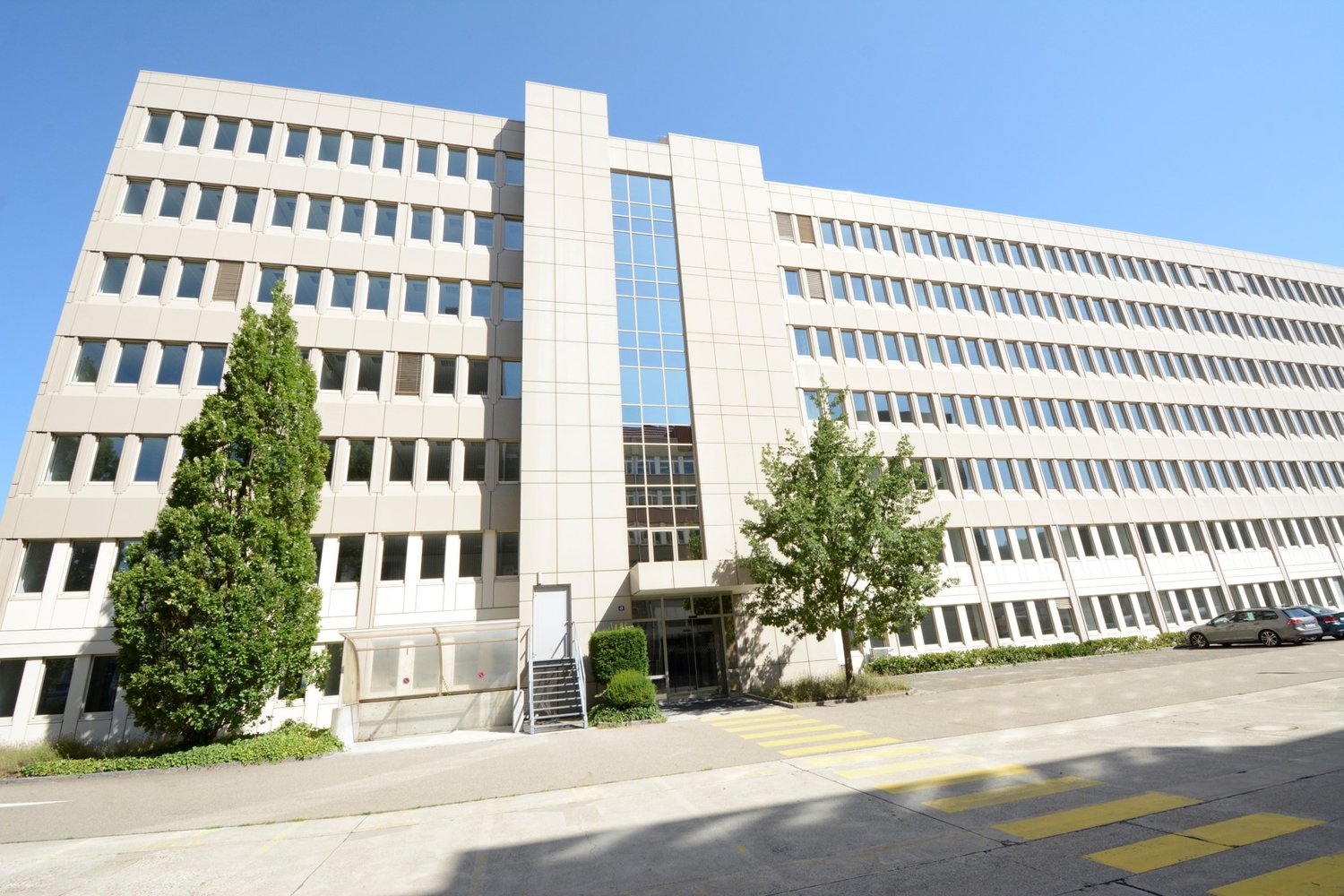 588m² office, Foto 1 von 3