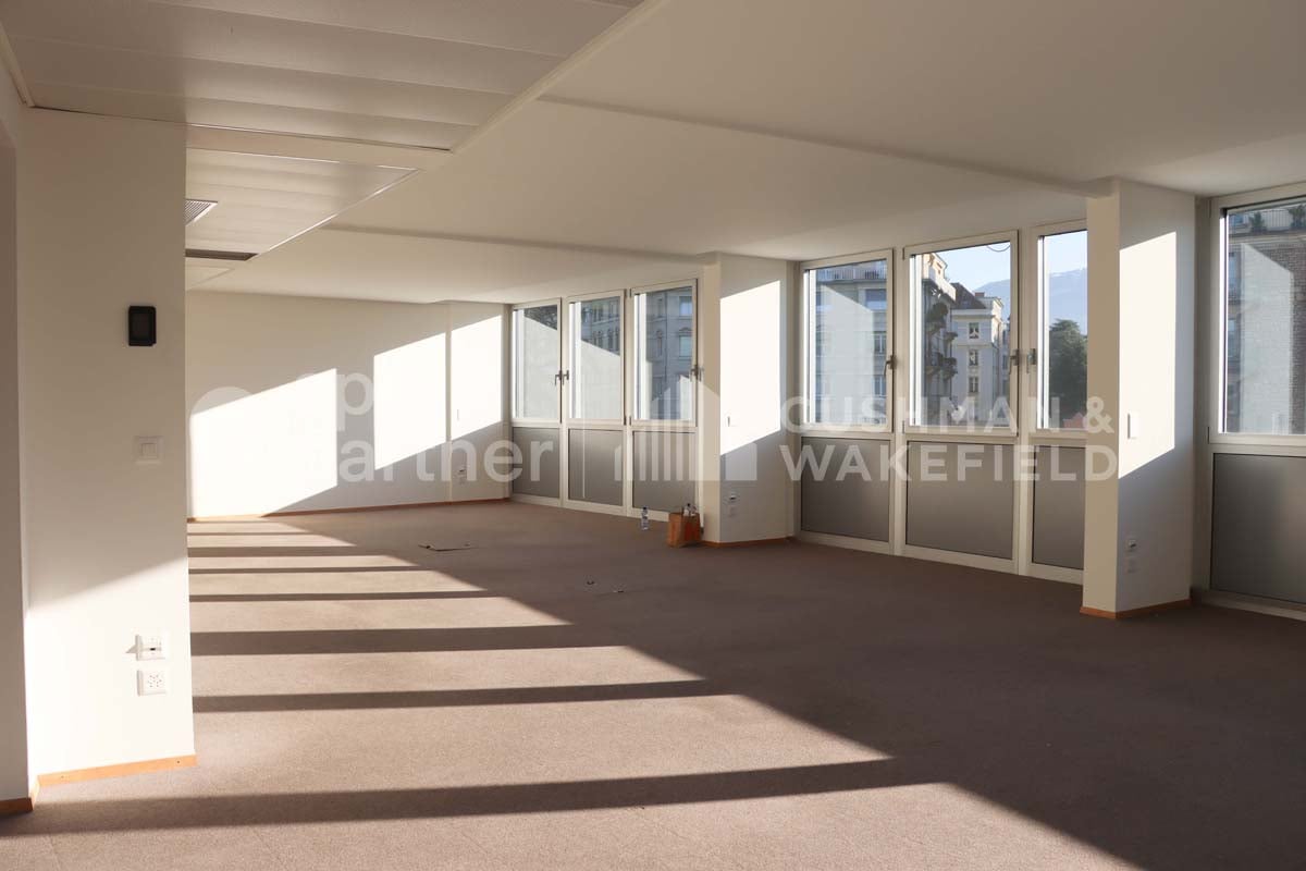 154m² office