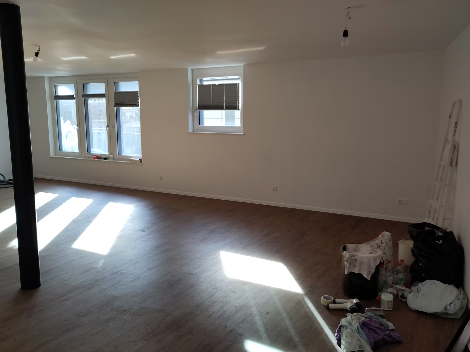 Commercial, Foto 1 von 6