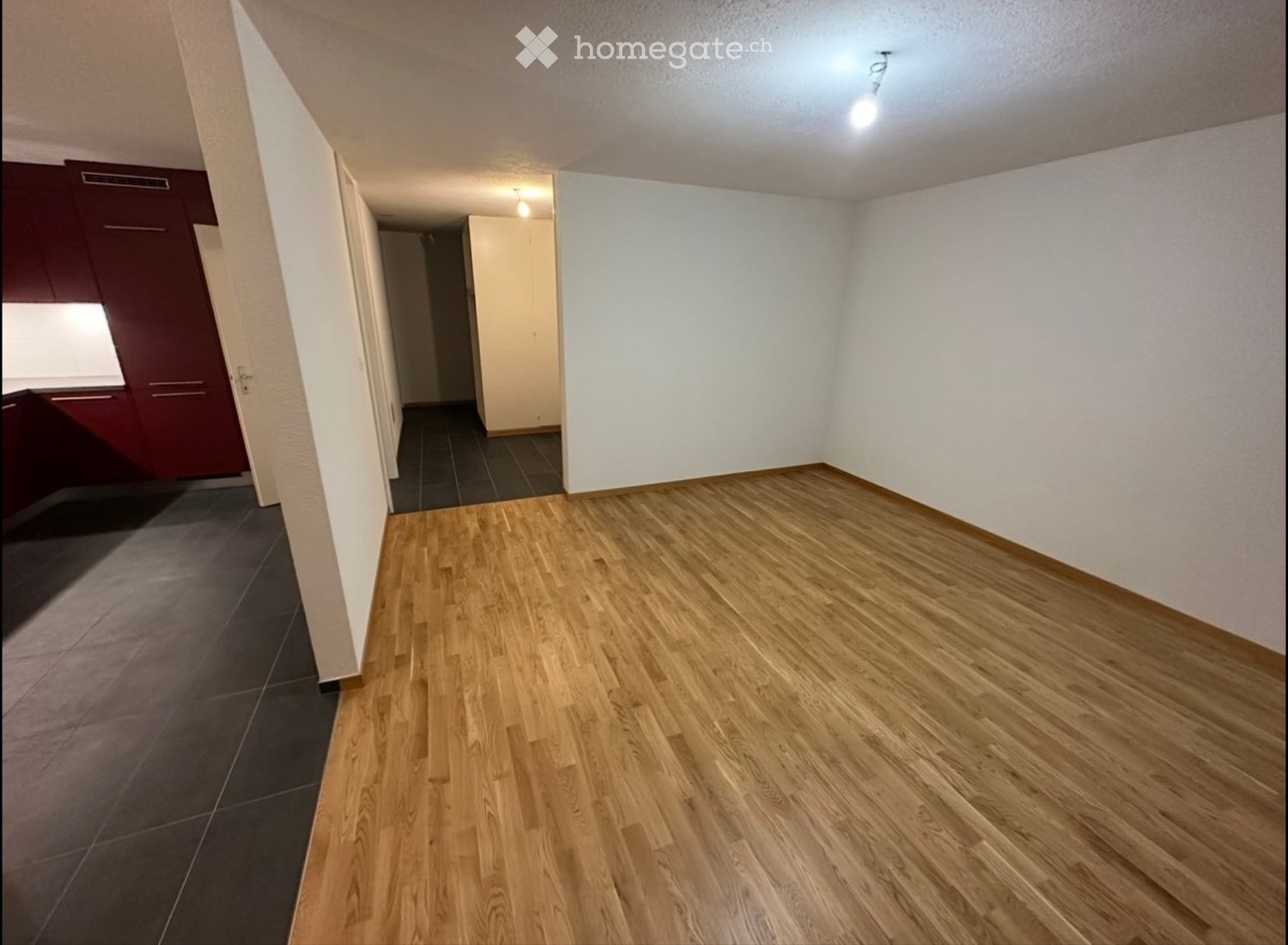 4-Zimmer-Wohnung
Im Jahr 2023 komplett renovierte Wohnung im 4. Stock, ohne Gegenüber, setzt sich wie folgt zusammen:
- Eingangshalle mit Einbauschränken
- Einbauküche mit Zugang zum Balkon
- offenes Wohnzimmer mit Zugang zum Balkon
- 3 Schlafzimmer
- Badezimmer
- separates WC
Anlagen:
- Keller
, Foto 3 von 5