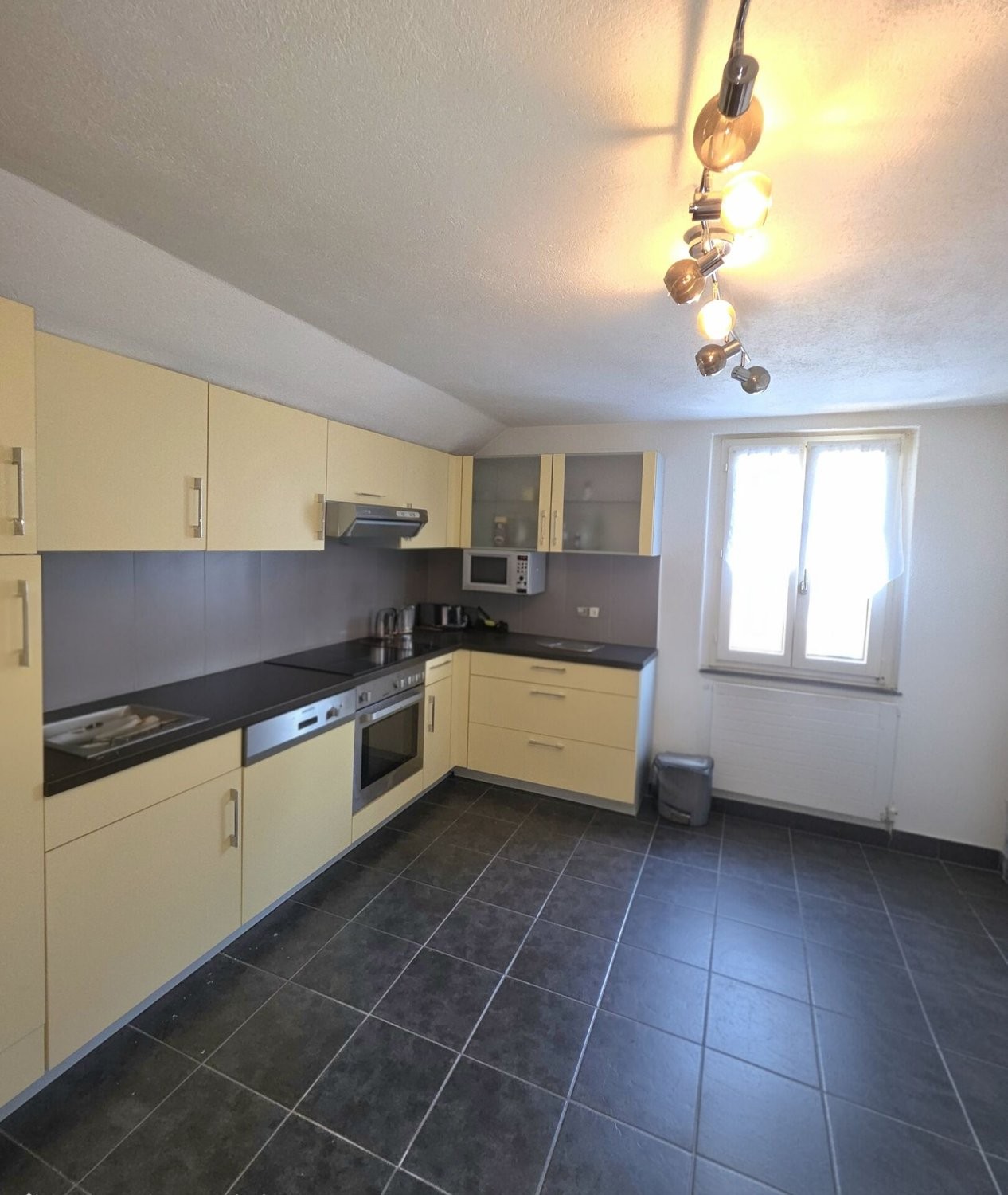8 rooms single house