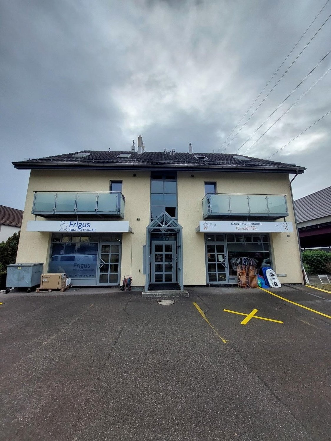 60m² commercial