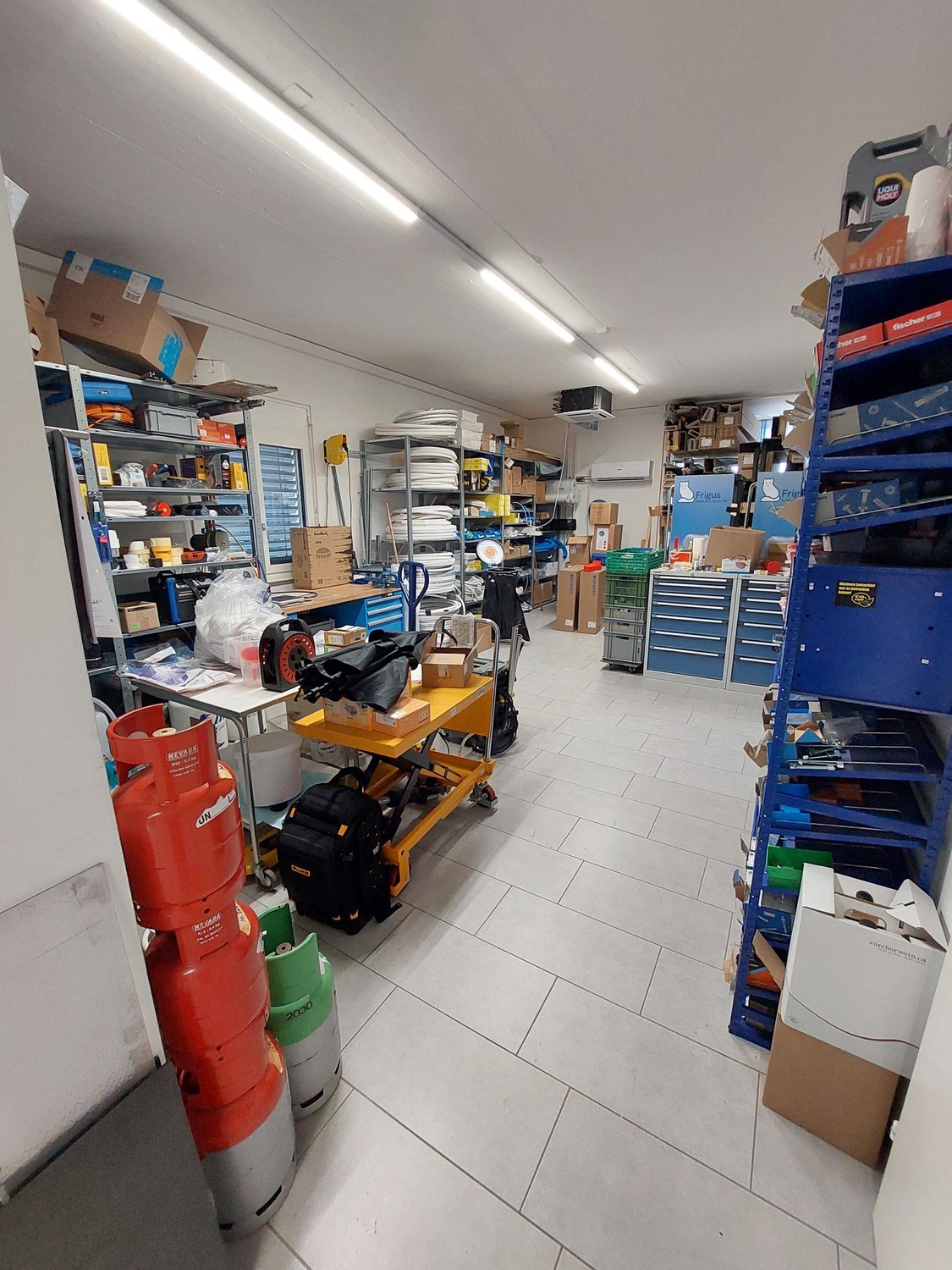 60m² commercial