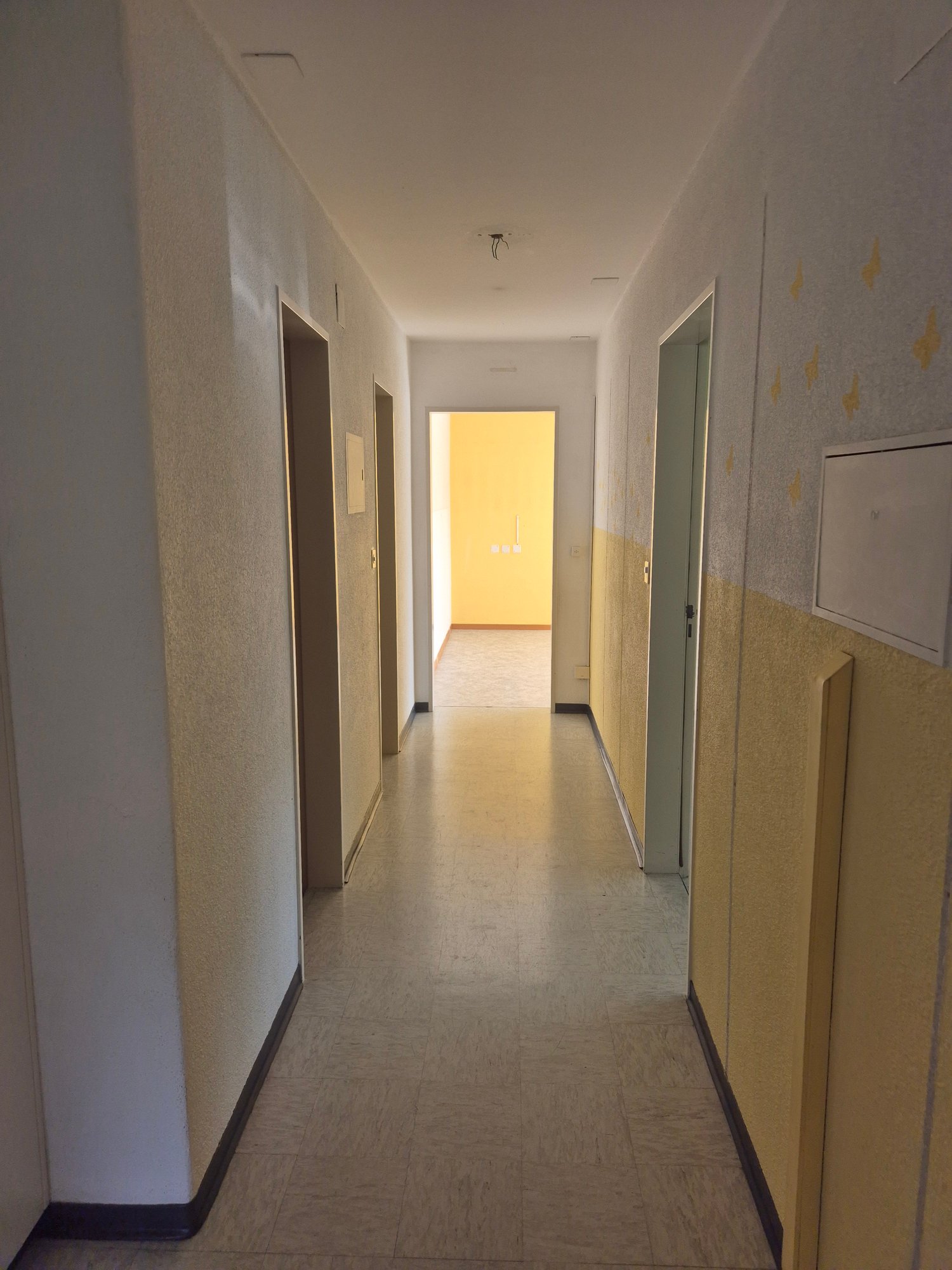 75m² commercial