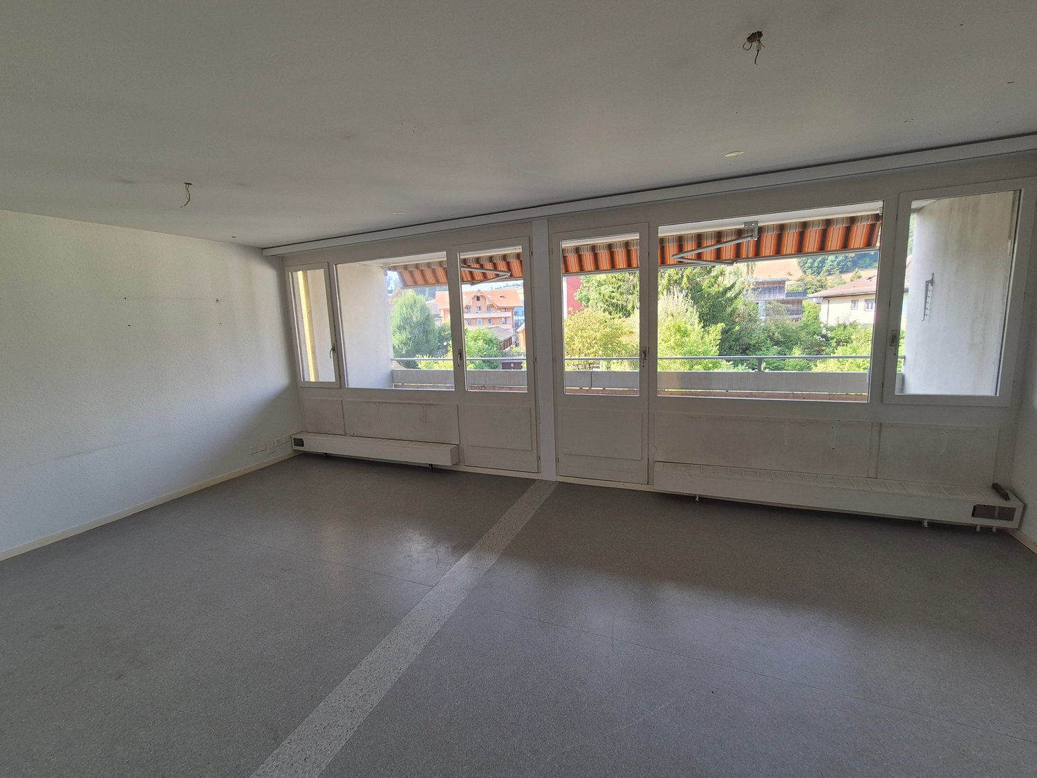 75m² commercial