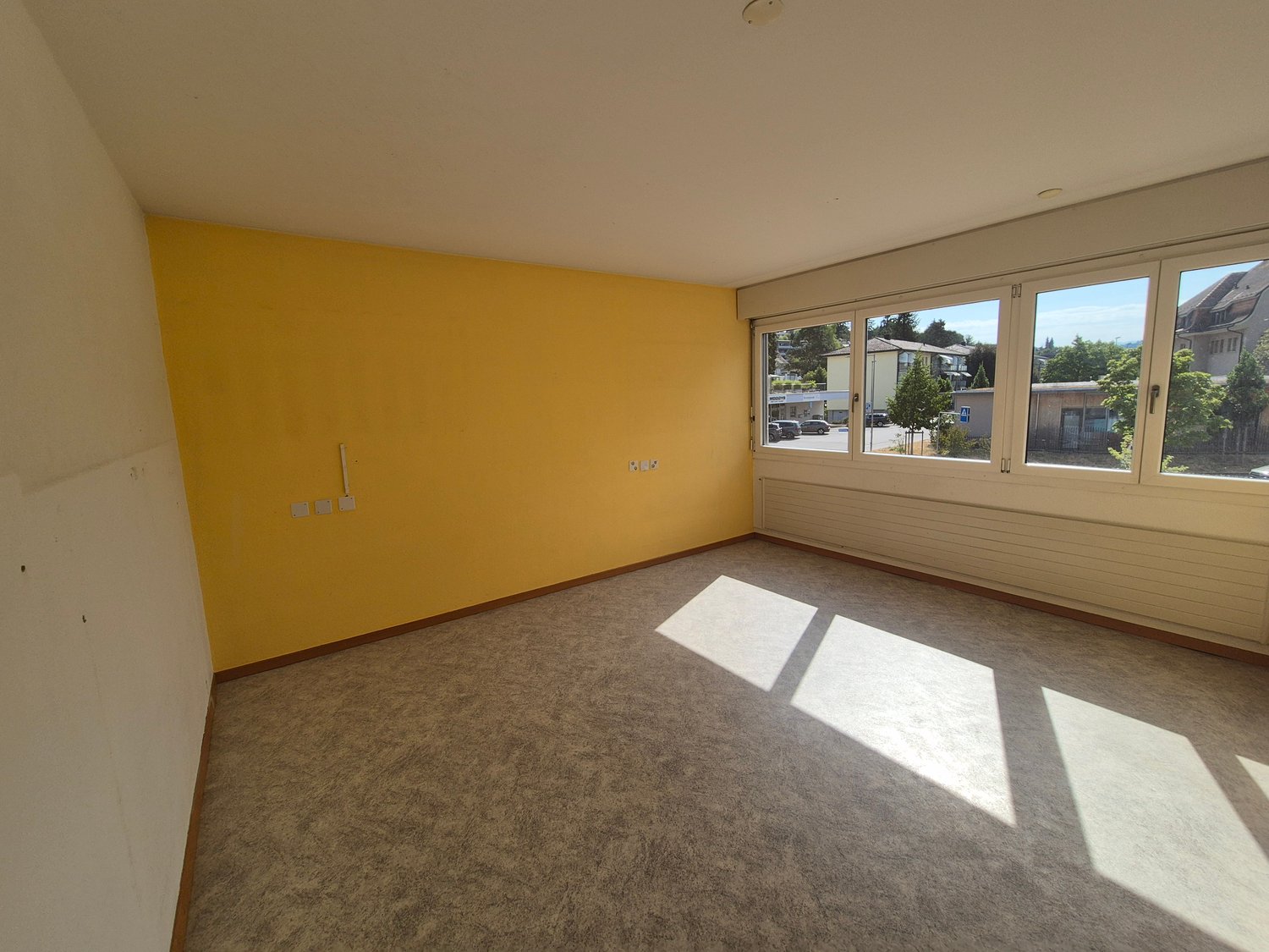 75m² commercial