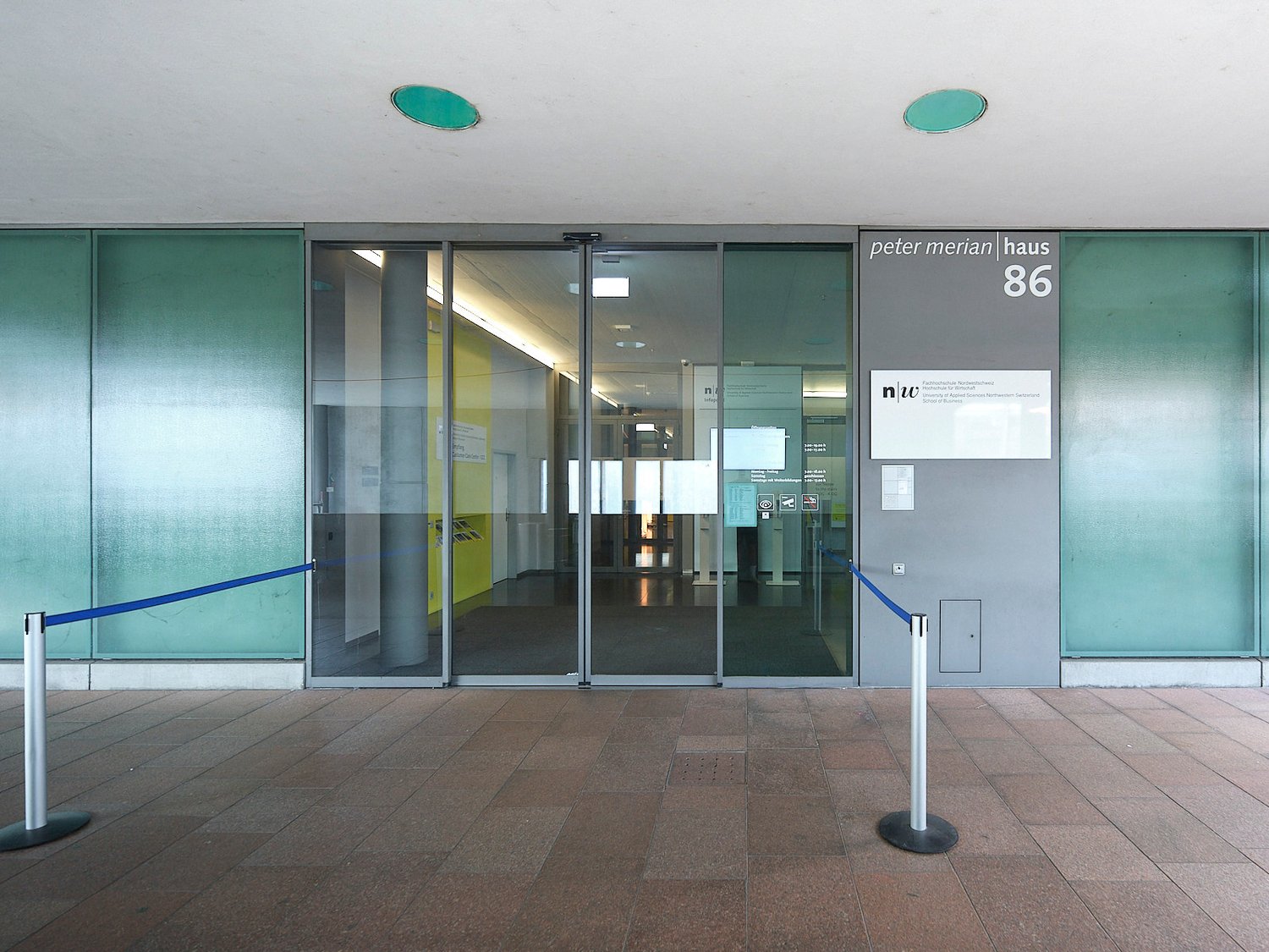 8980m² office