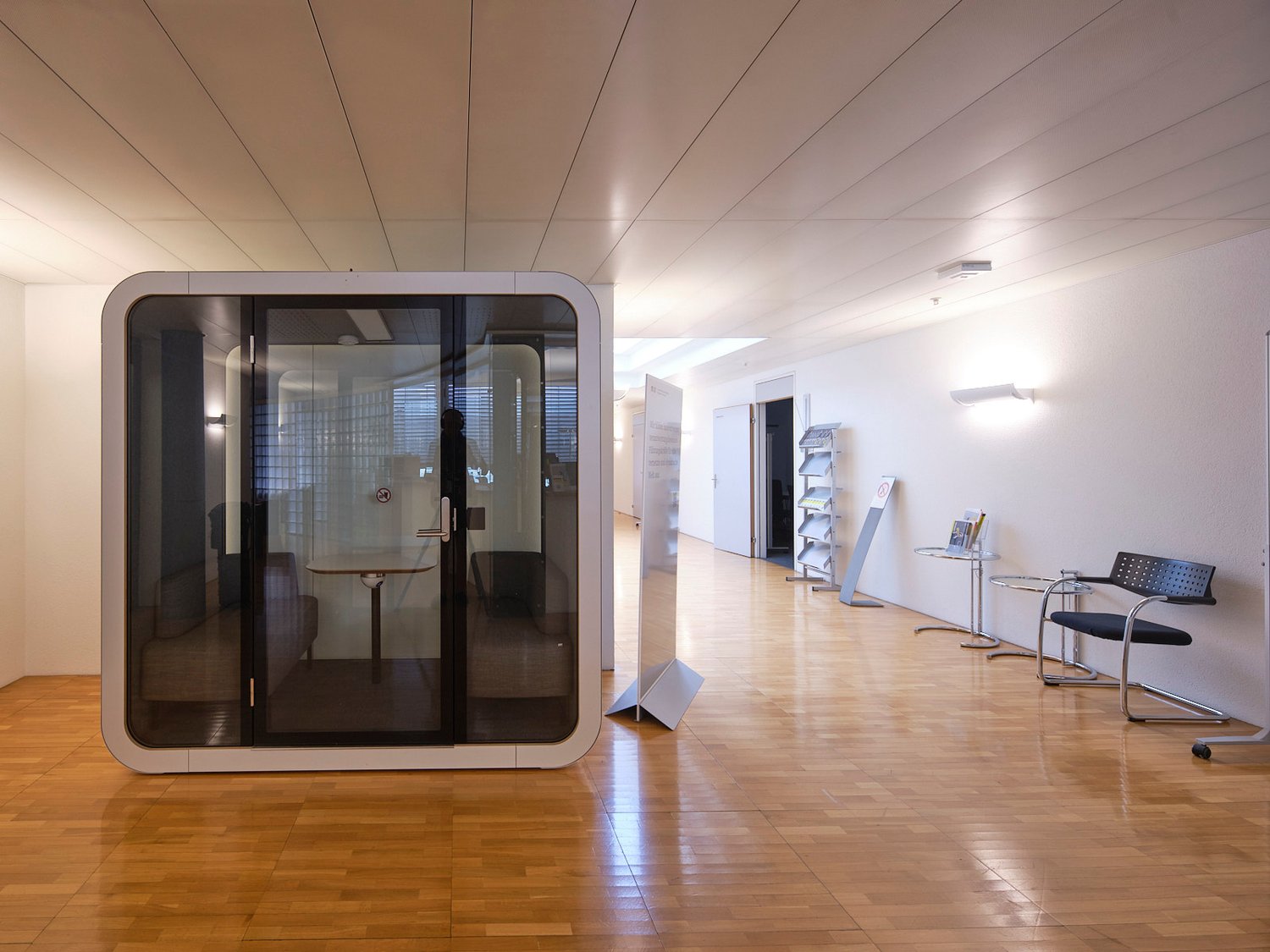 8980m² office