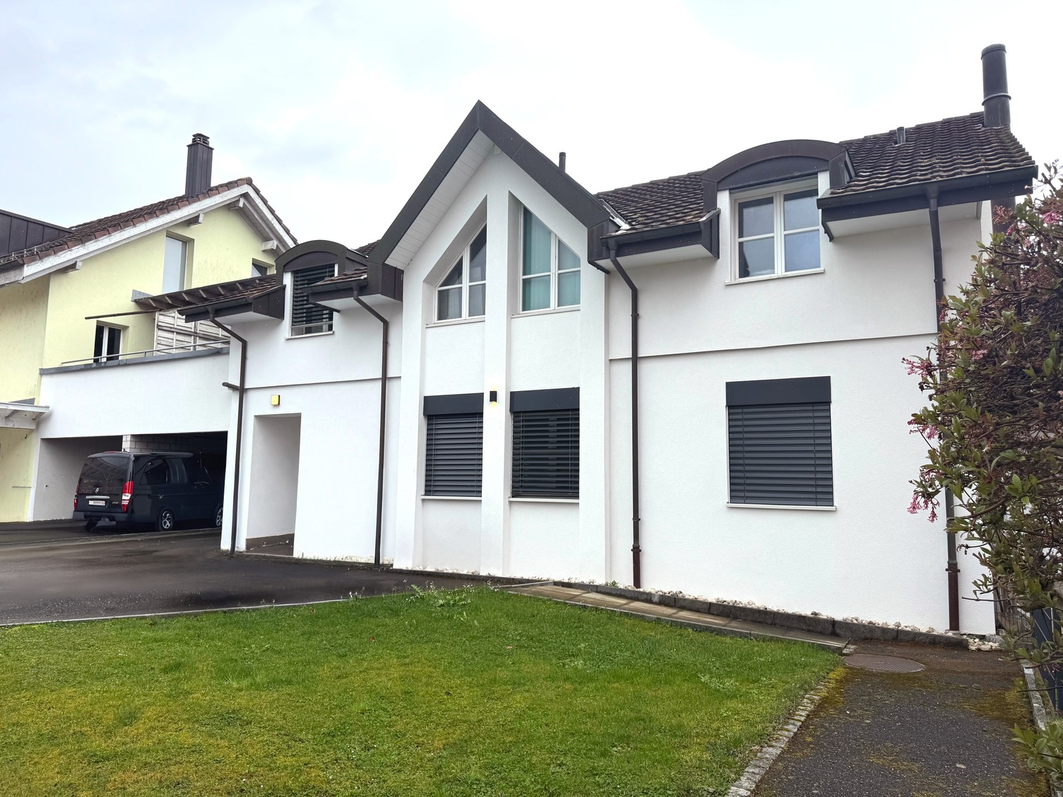 Multi family house, Foto 1 von 3
