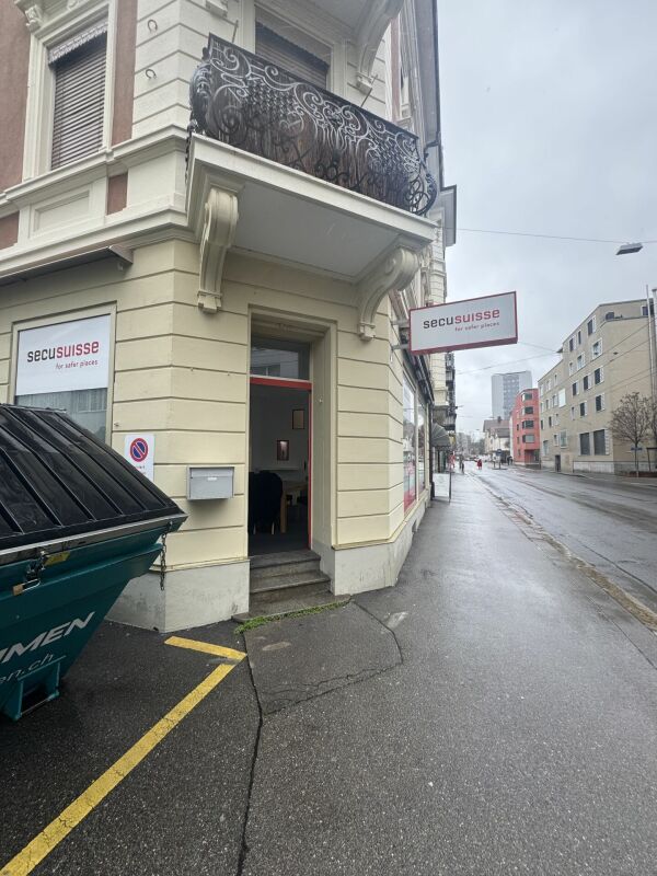 105m² shop