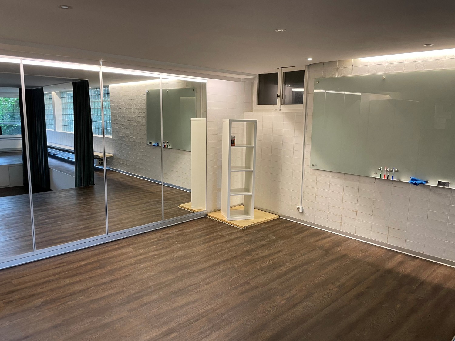95m² office