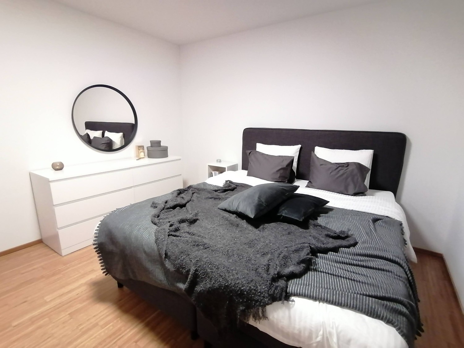 Zimmer in einer Wohngemeinschaft, Foto 1 von 3