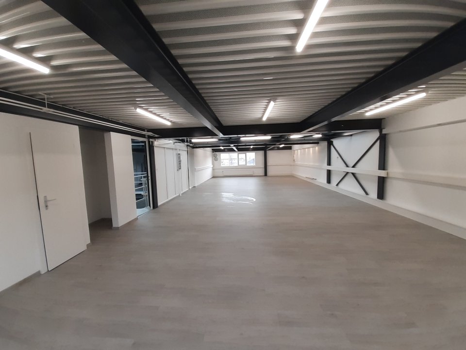 160m² storage room