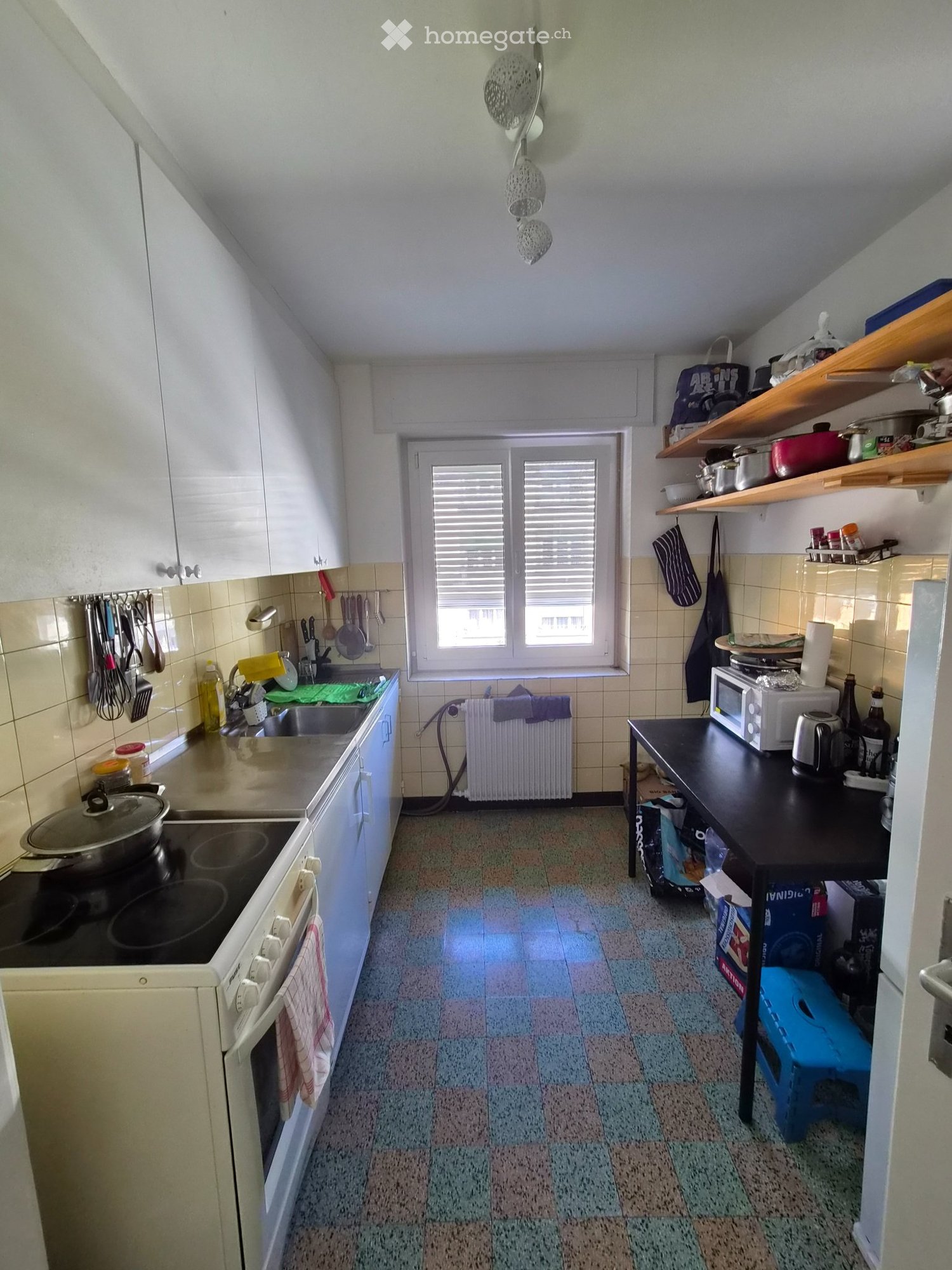 3 ½ Zimmer Wohnung

3,5-Zimmer-Wohnung in der Nähe der Stadt Sion und der Schulen des Cycle de St-guerin und Les Collines sowie der Schule Ardevaz. Sie setzt sich wie folgt zusammen. Es gibt eine Eingangshalle, gefolgt von der ausgestatteten Küche (ohne Geschirrspüler). Es gibt ein Wohnzimmer und ei, Foto 1 von 5