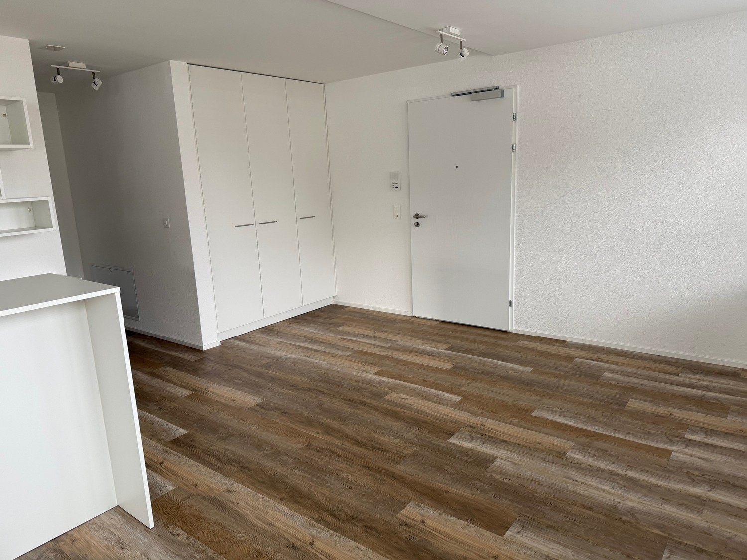 75m² commercial
