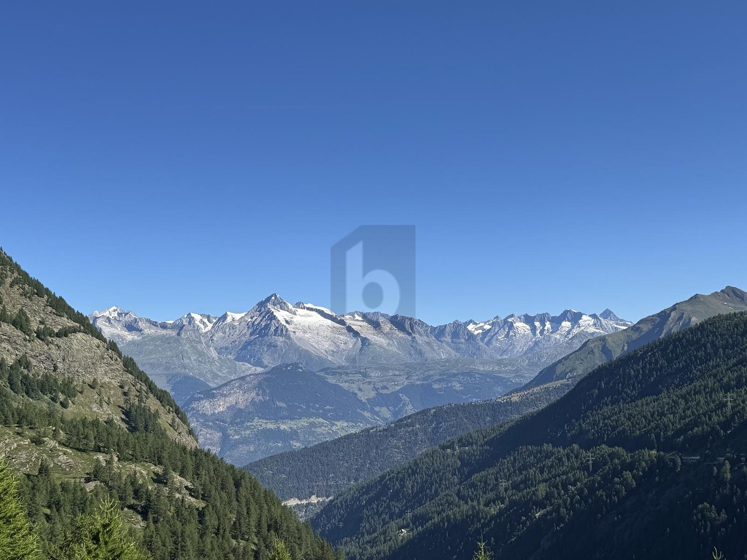 2700m² hotel