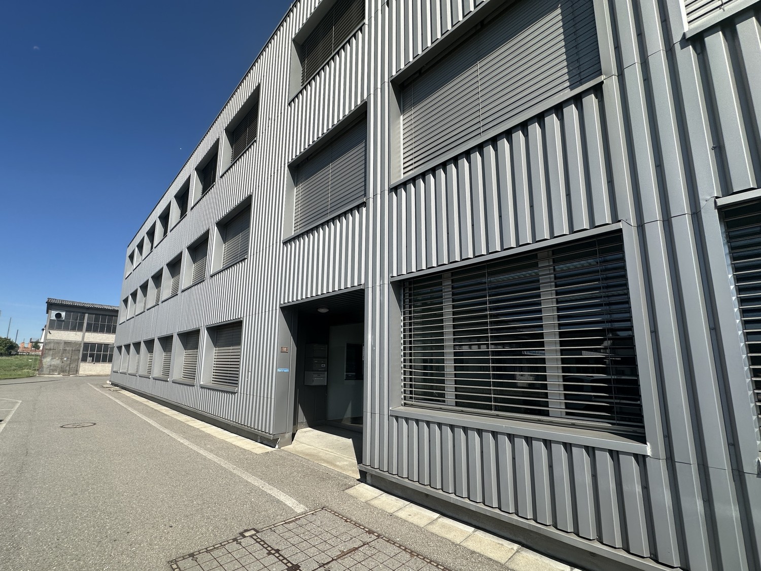 300m² office