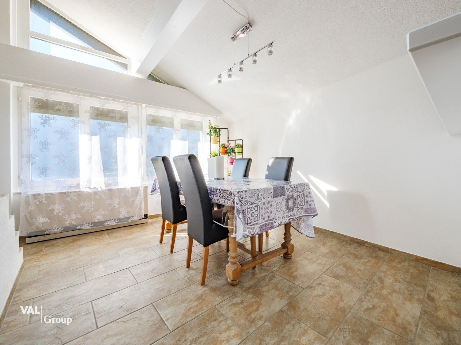 9 ½ Zimmer Einfamilienhaus, Foto 5 von 10
