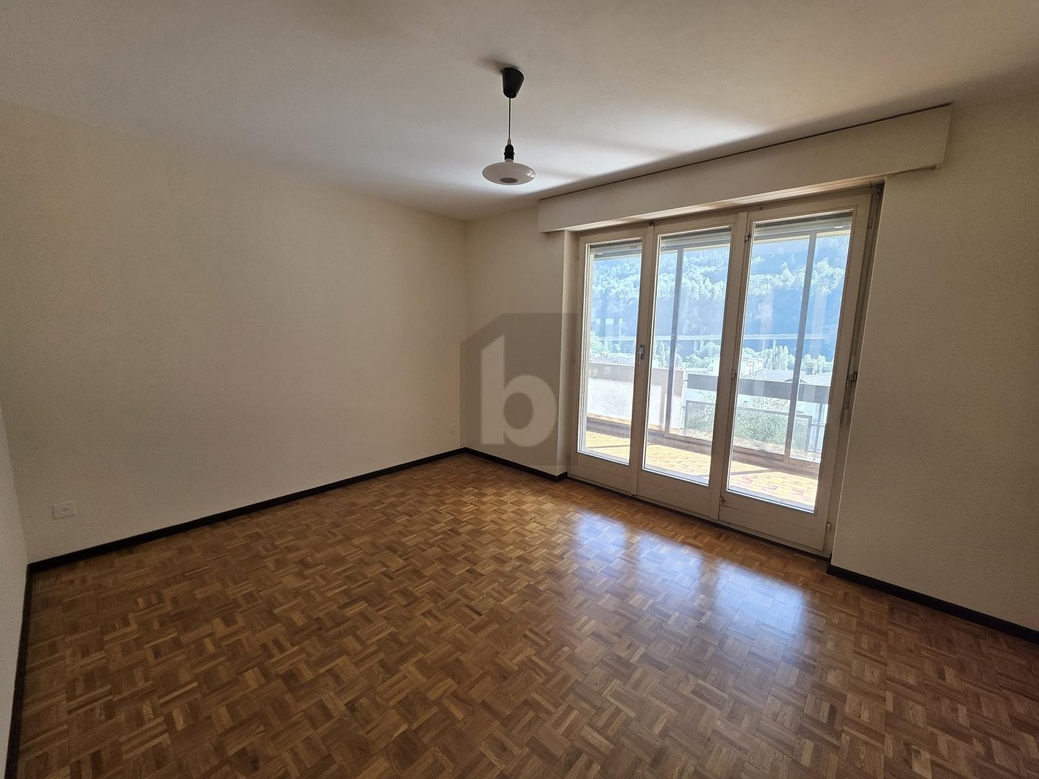 6-Zimmer-Wohnung, Foto 1 von 4
