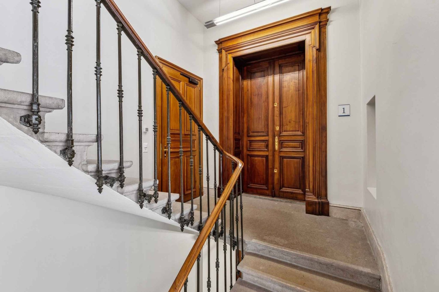 1660m² office