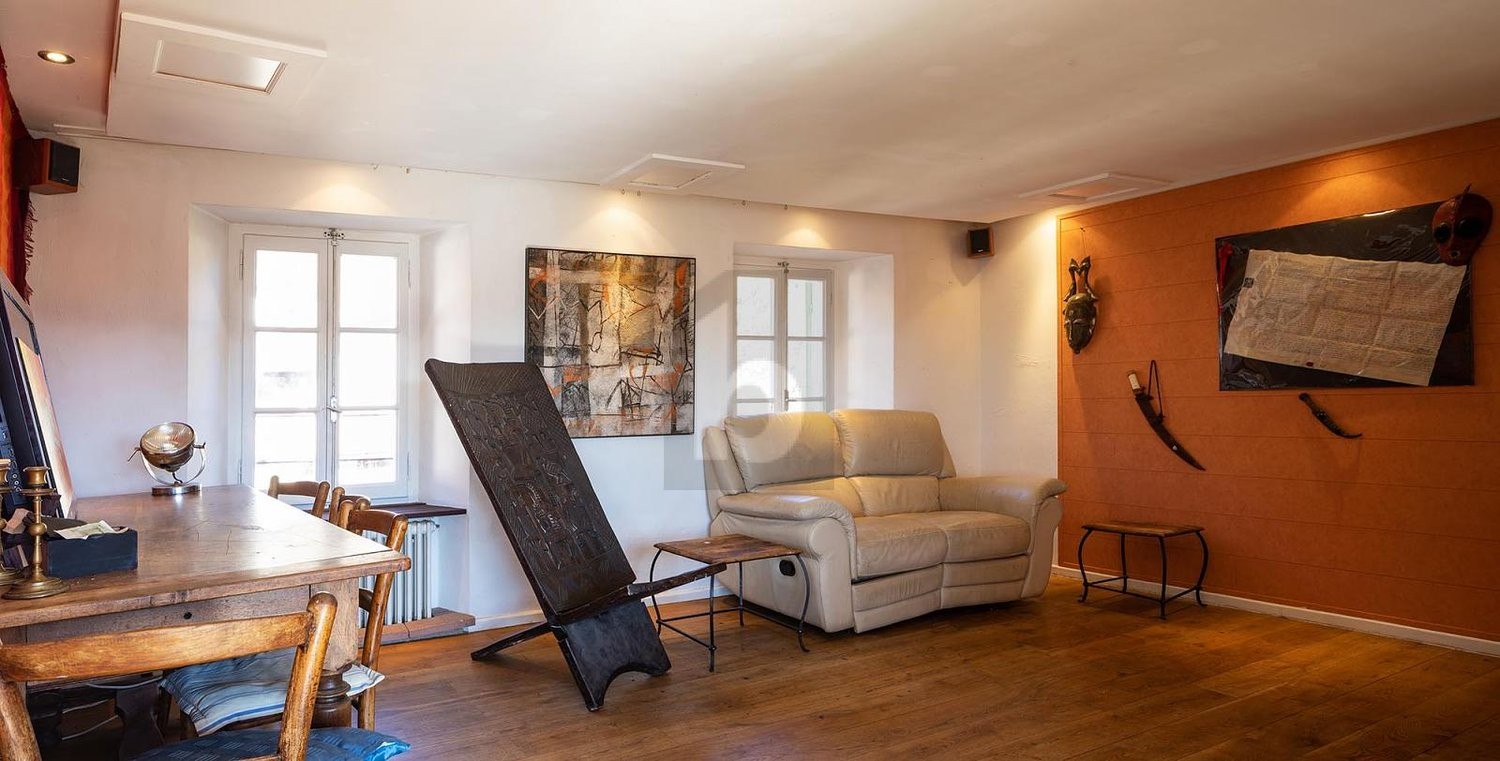 8 ½ rooms single house