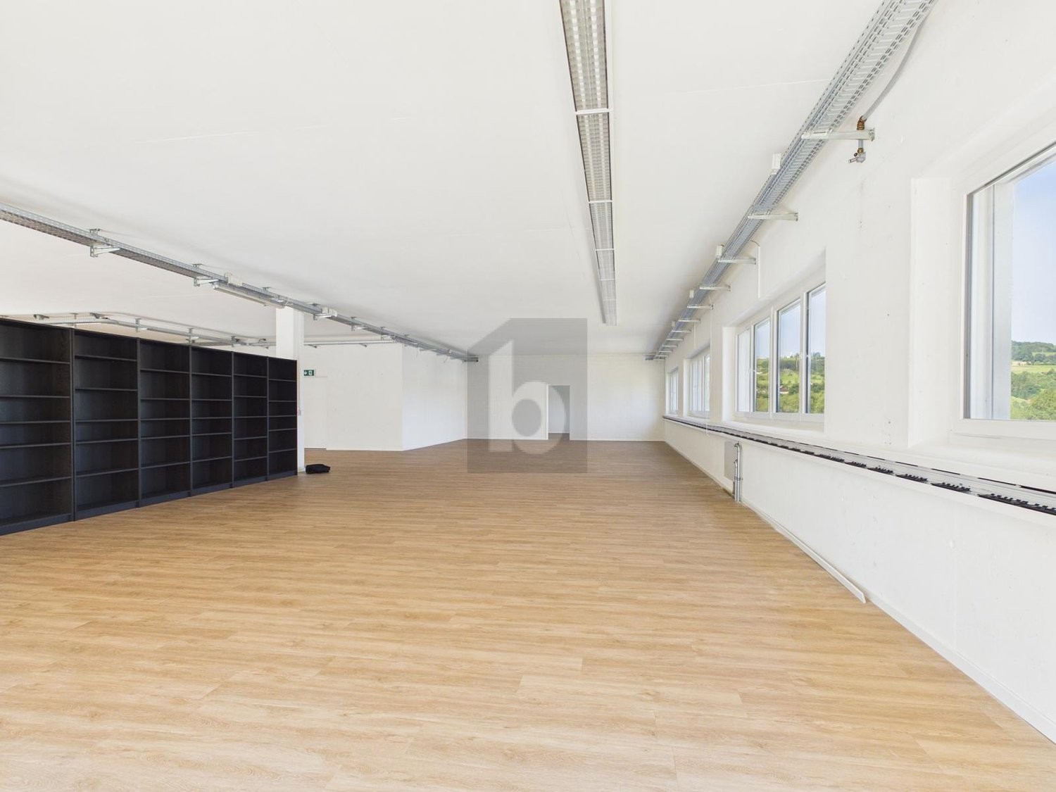 510m² office