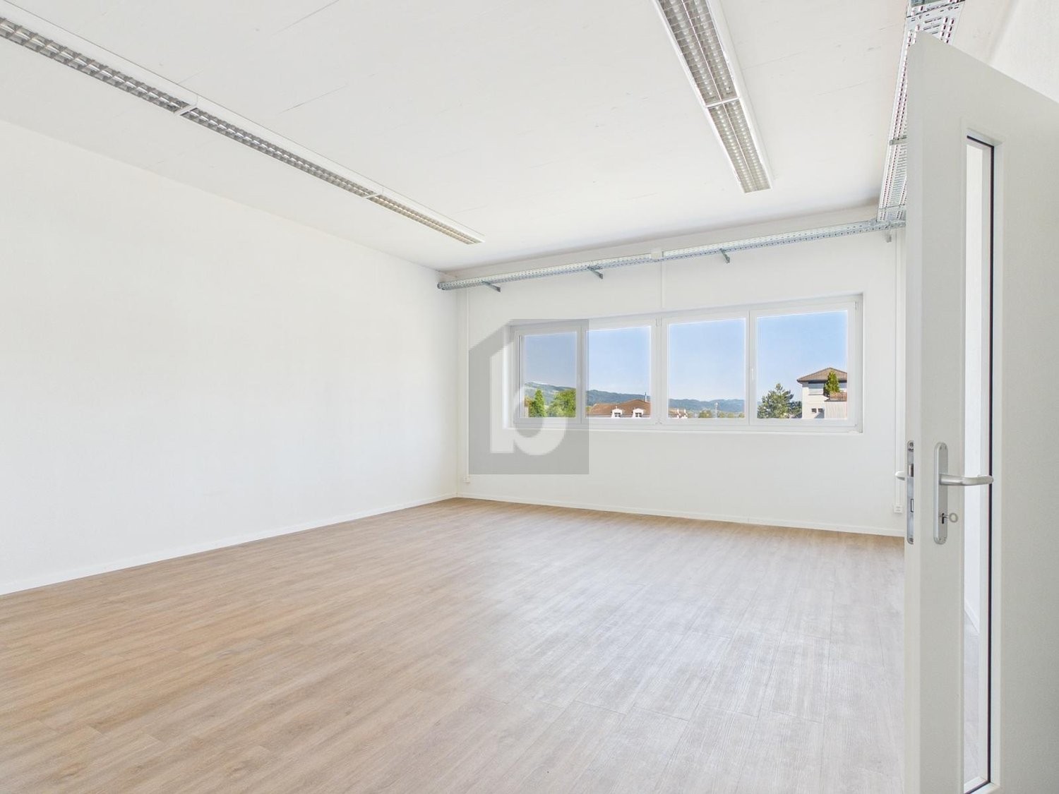 510m² office