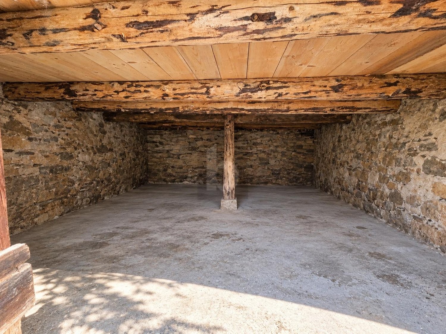3 rooms farm house