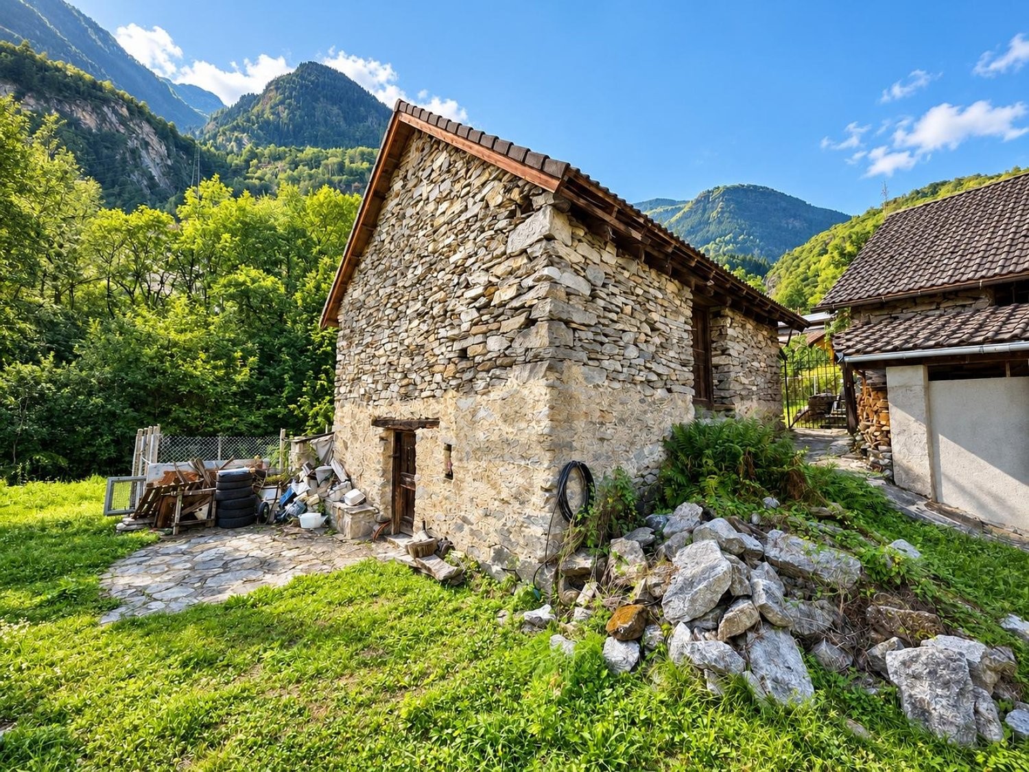 3 rooms farm house