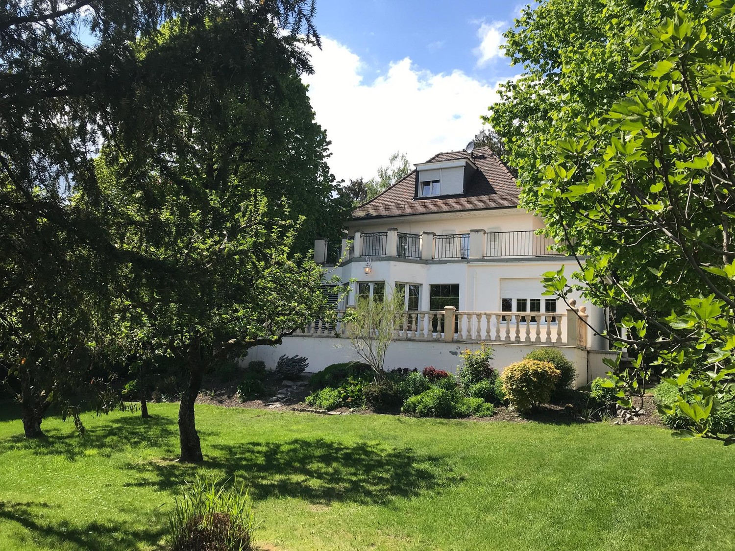 9 Zimmer Einfamilienhaus, Foto 1 von 10
