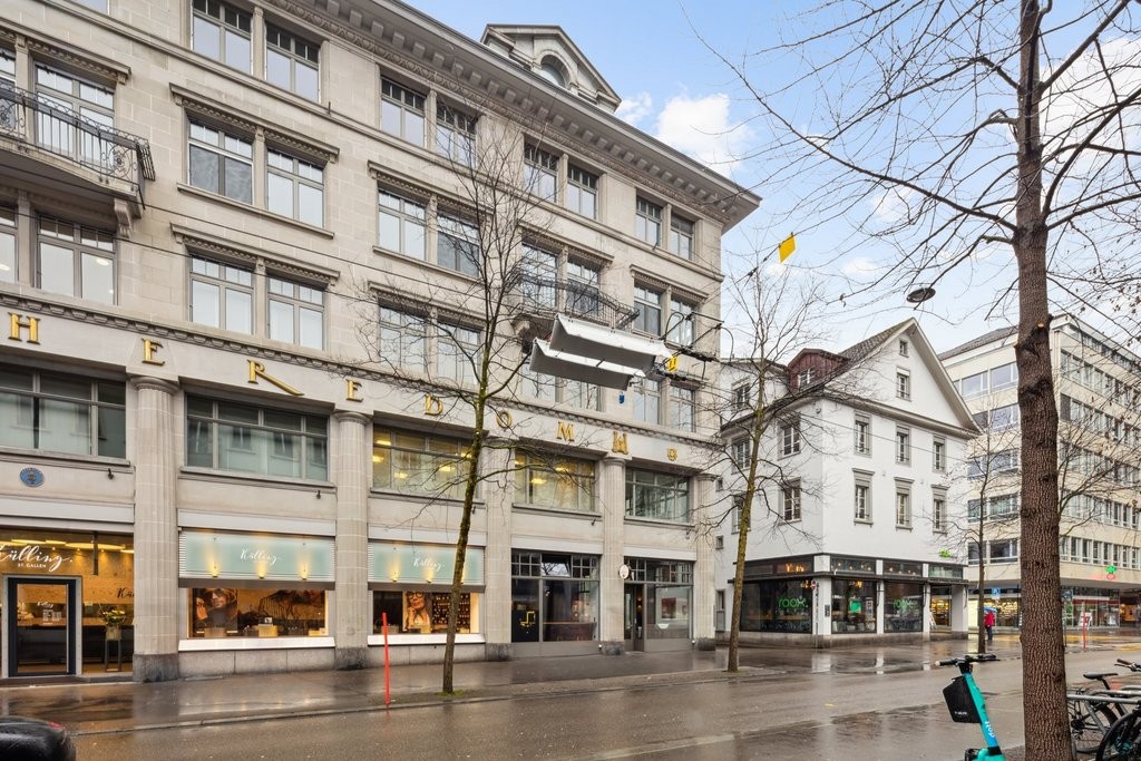 75m² shop