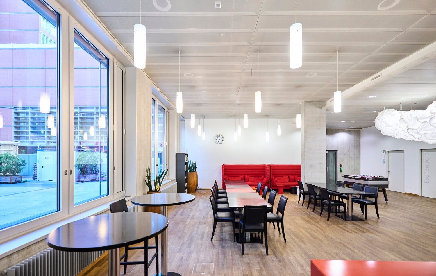 828m² office