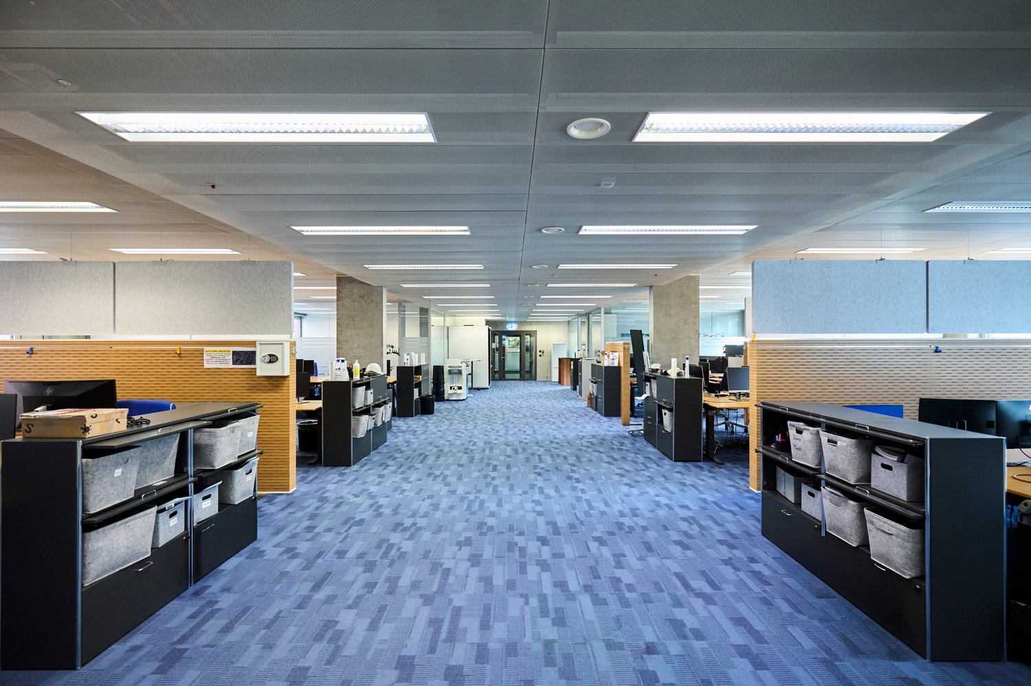 828m² office