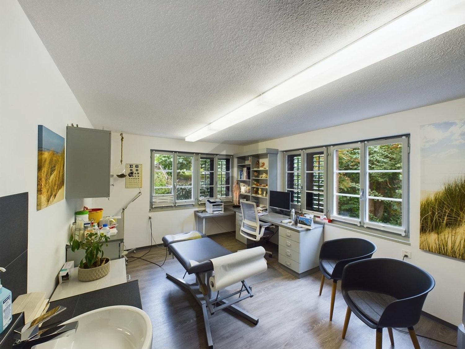65m² office