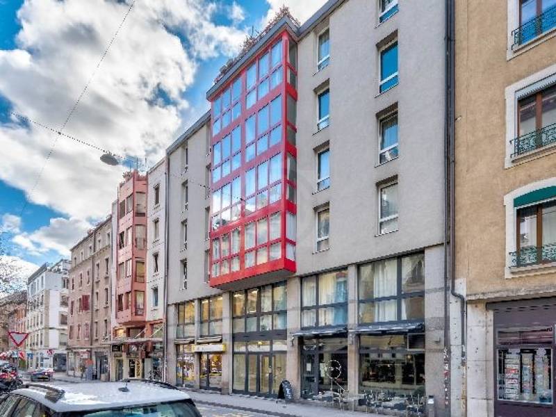 5 rooms apartment