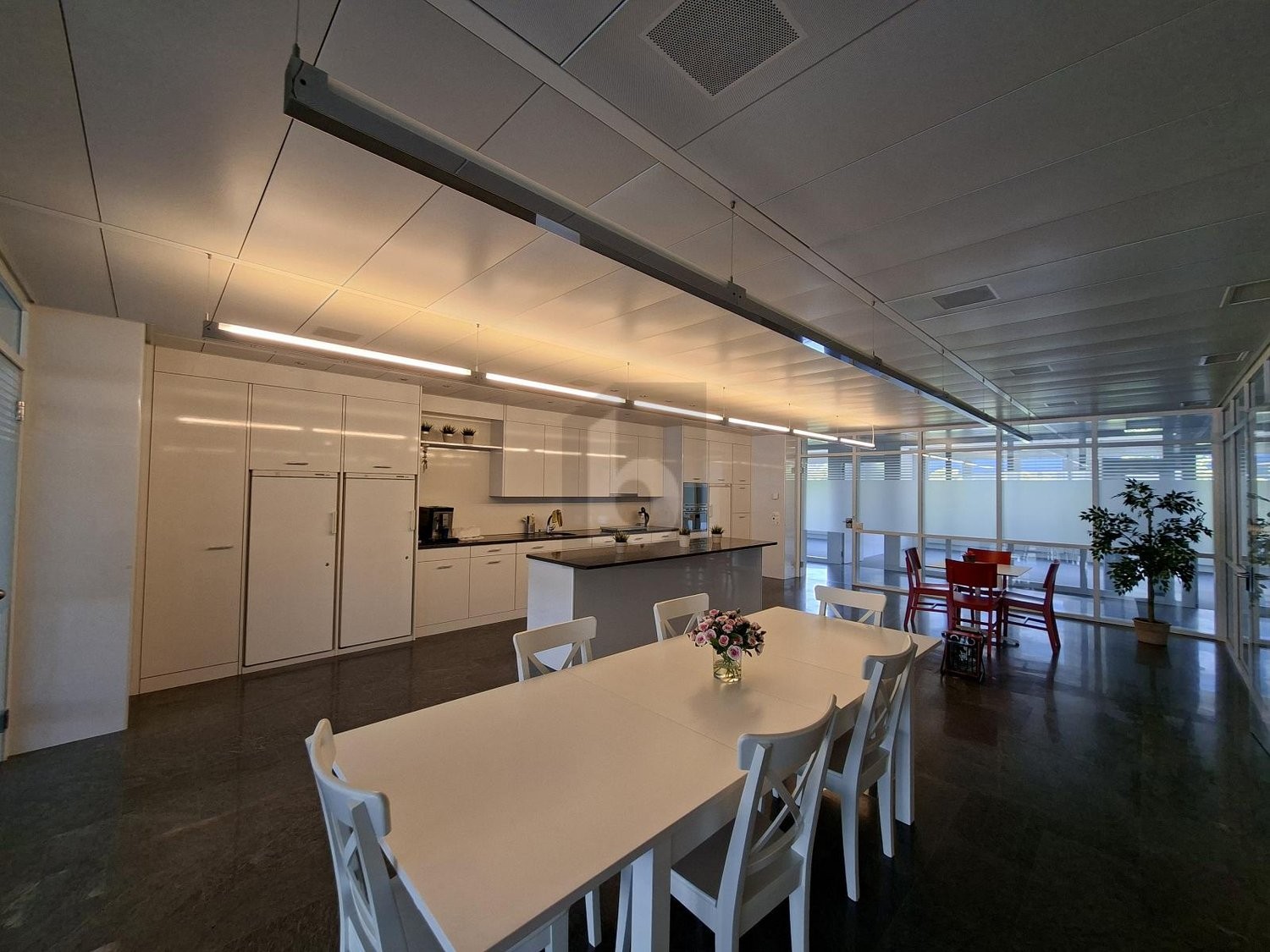 304m² office, Foto 1 von 4